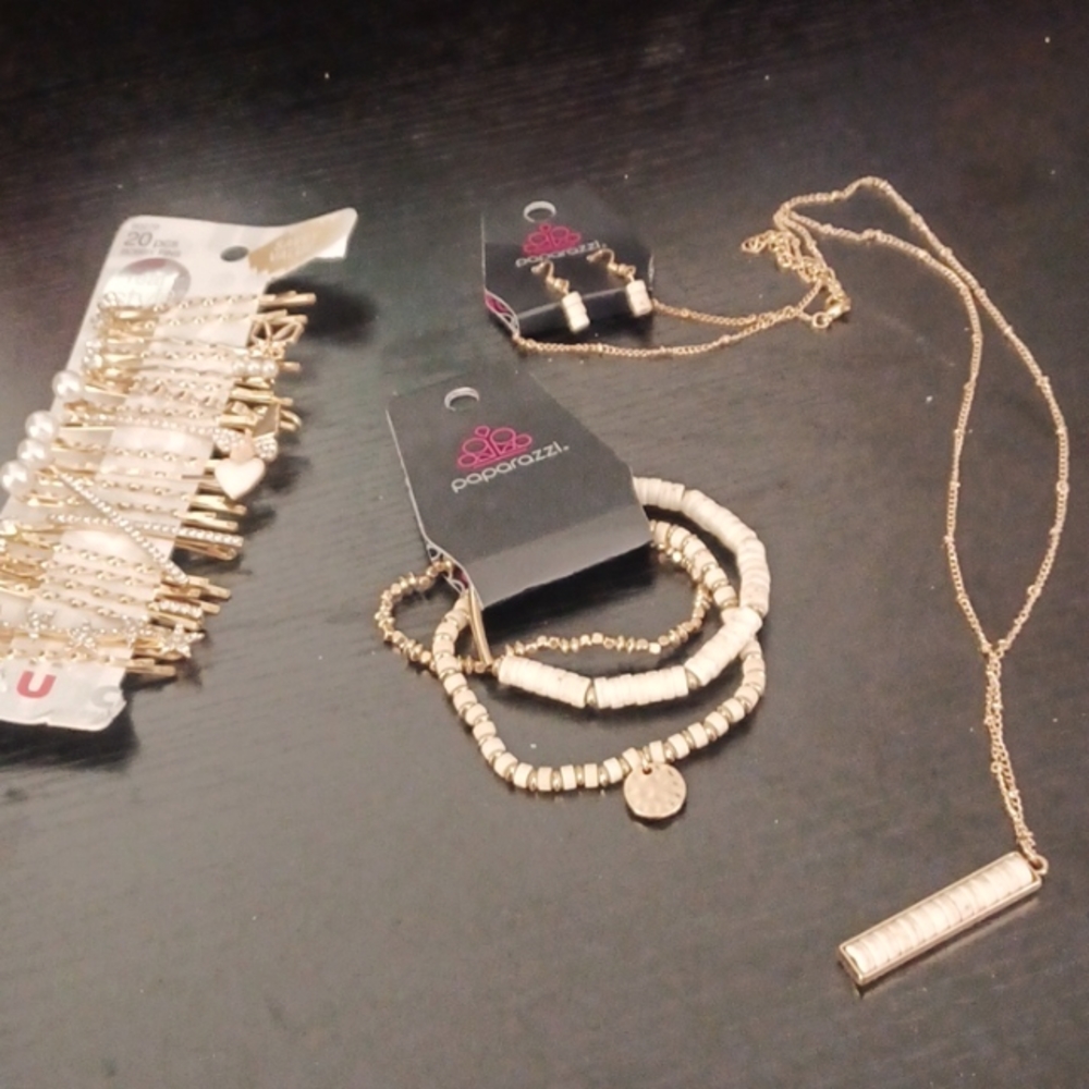 4 pc Jewelry and Accessory Set